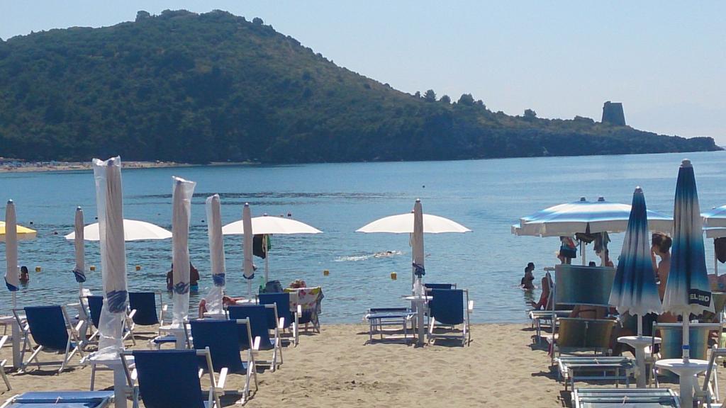 Cala Blanca Villaggio Alberghiero مارينا دي كاميروتا المظهر الخارجي الصورة
