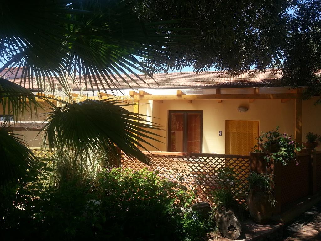 Cala Blanca Villaggio Alberghiero مارينا دي كاميروتا الغرفة الصورة