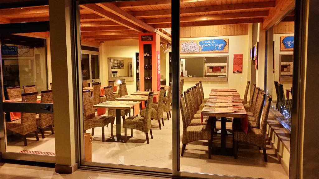 Cala Blanca Villaggio Alberghiero مارينا دي كاميروتا المظهر الخارجي الصورة