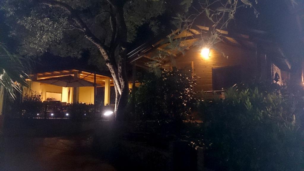 Cala Blanca Villaggio Alberghiero مارينا دي كاميروتا المظهر الخارجي الصورة