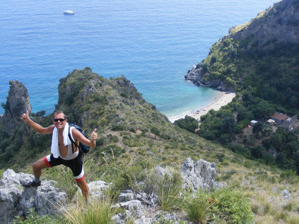 Cala Blanca Villaggio Alberghiero مارينا دي كاميروتا المظهر الخارجي الصورة