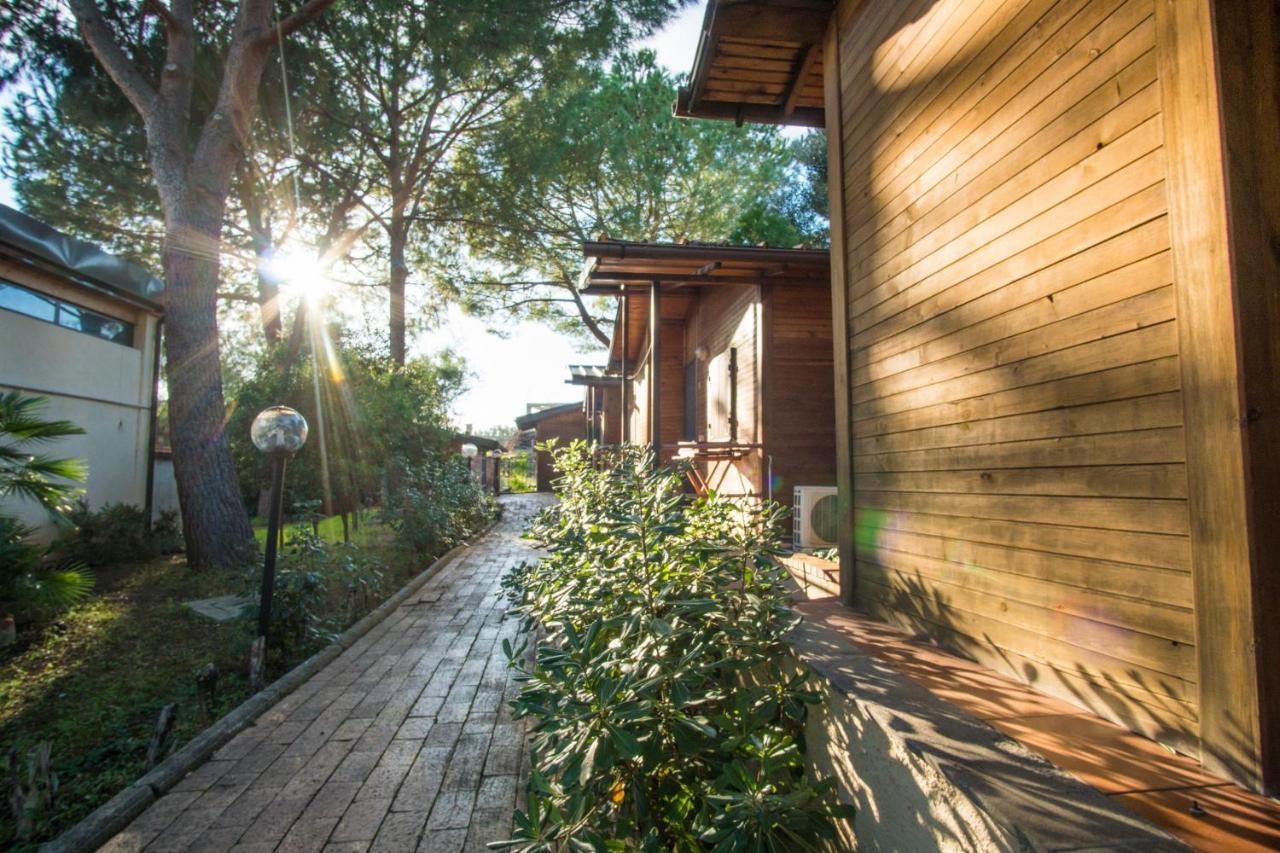 Cala Blanca Villaggio Alberghiero مارينا دي كاميروتا المظهر الخارجي الصورة