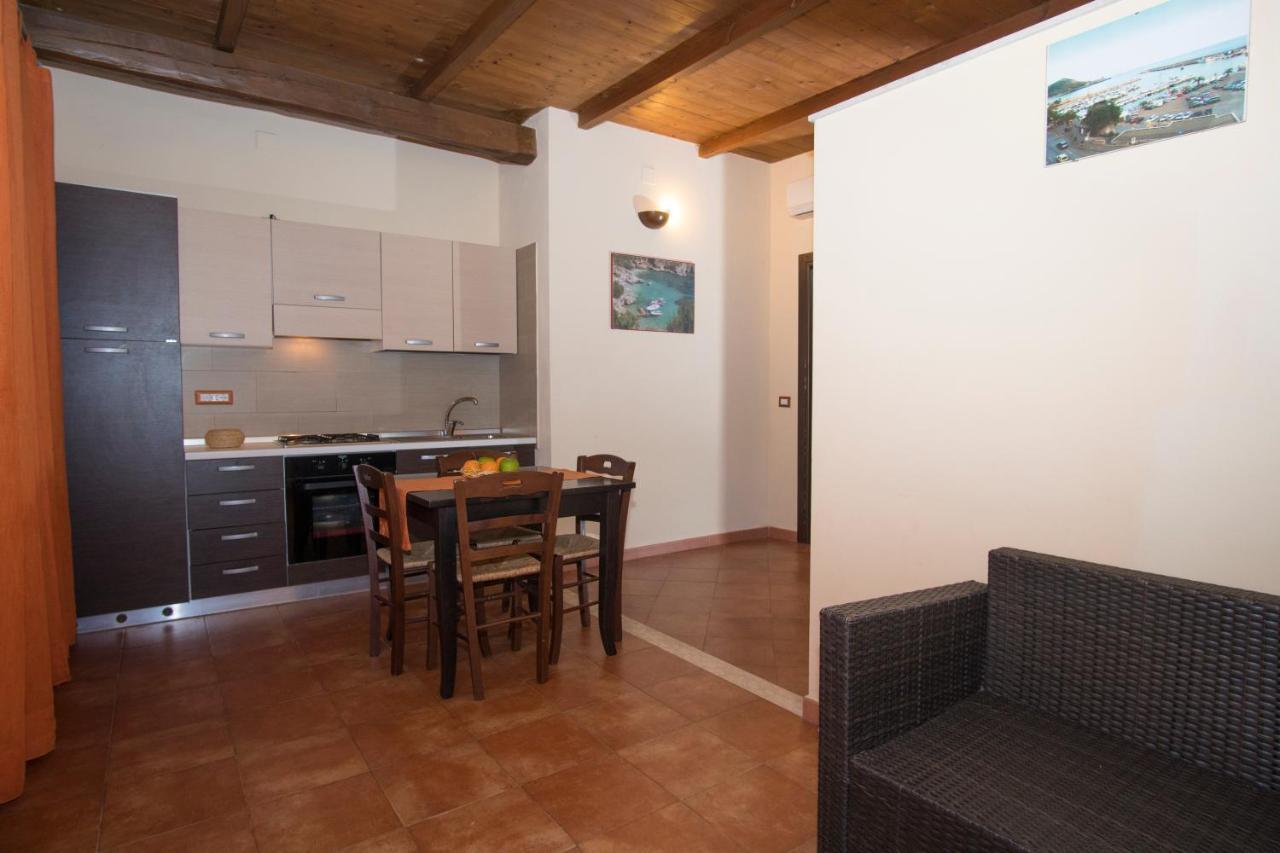 Cala Blanca Villaggio Alberghiero مارينا دي كاميروتا المظهر الخارجي الصورة